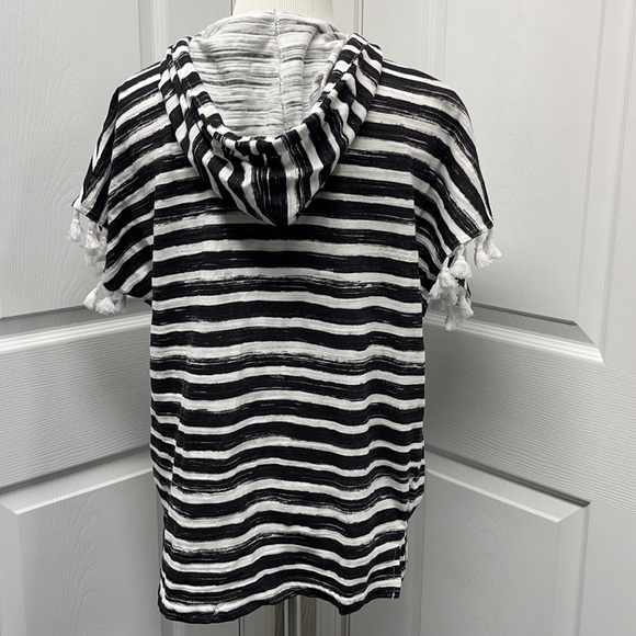 Onque Casual Medium Black & White Striped Hoodie Shirt - Picture 6 of 9